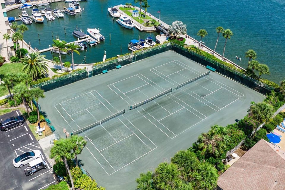 Harbor Towers 3rd Fl 1 Bedroom Pool View House in Siesta Beach