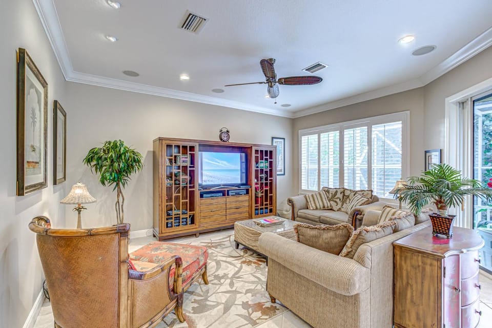 Palm Island Canal Home - 4 BR House in Siesta Beach