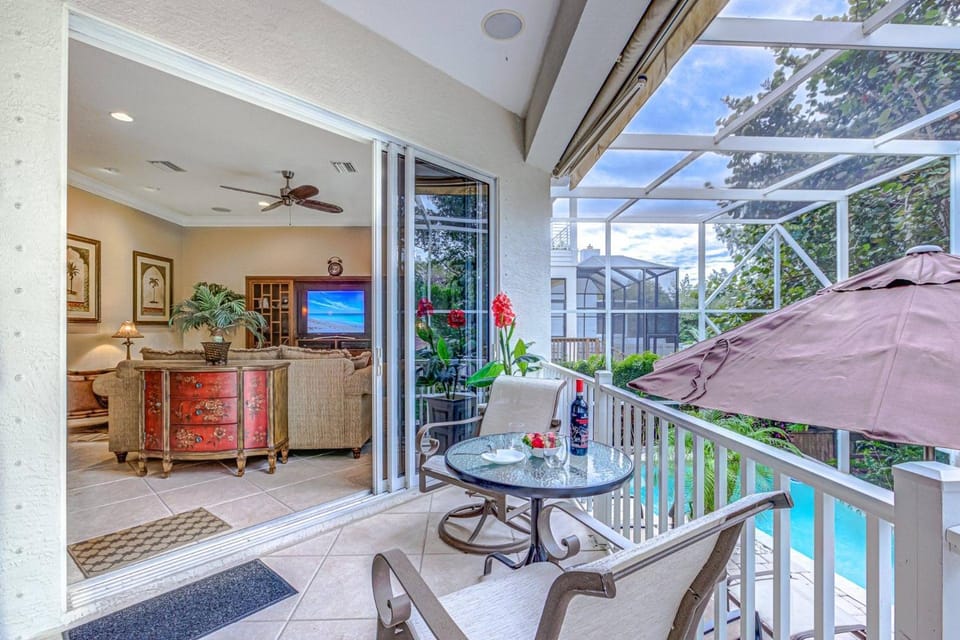 Palm Island Canal Home - 4 BR House in Siesta Beach