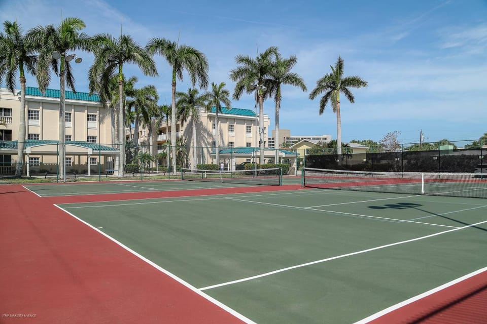 Palm Bay Club 7th-Floor Oceanfront Condo on Private Beach House in Siesta Beach