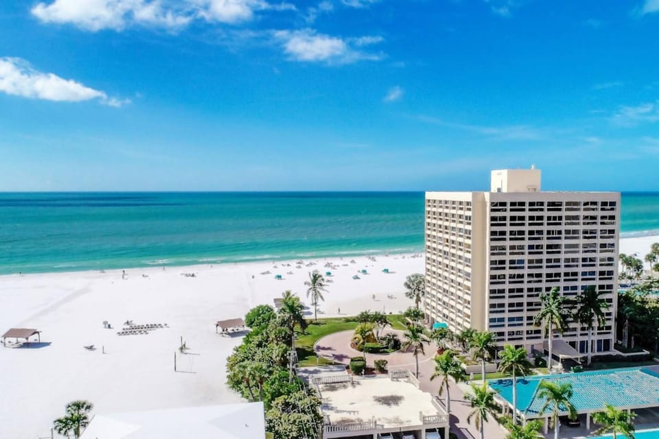 Palm Bay Club 7th-Floor Oceanfront Condo on Private Beach House in Siesta Beach