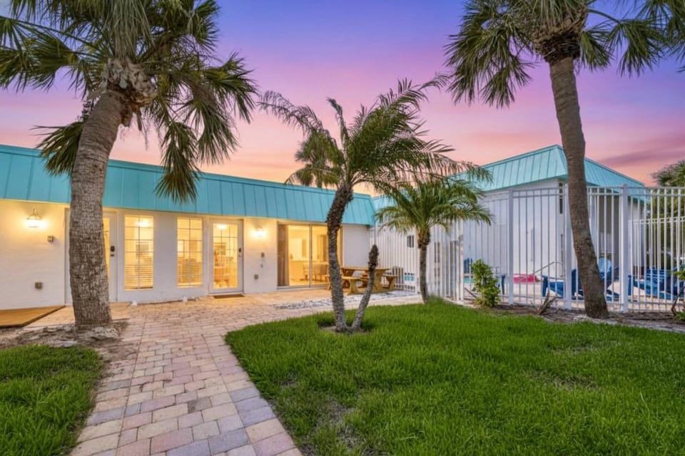 Minorga Sand Dollar on the Key House in Siesta Key