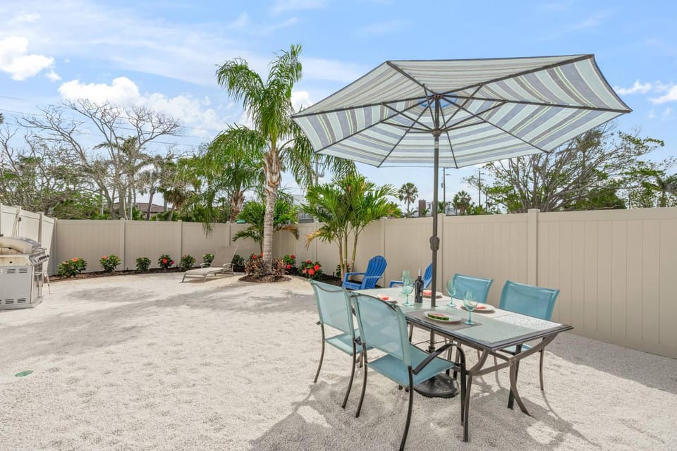 Lido Dream Getaway Duplex S House in Lido Key