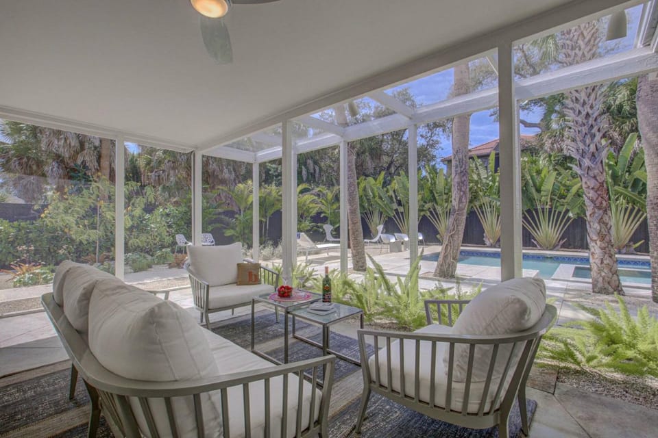 Majestic Coastal Escape House in Siesta Beach