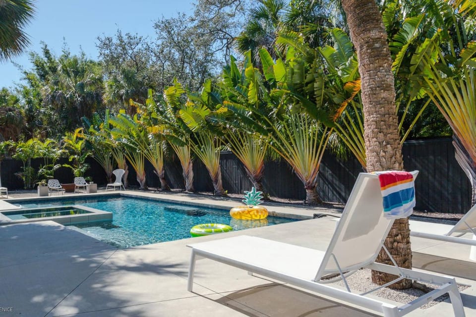 Majestic Coastal Escape House in Siesta Beach