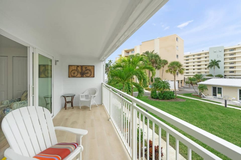 Jamaica Royale Townhome #3 - Steps To Pool & Beach House in Siesta Beach