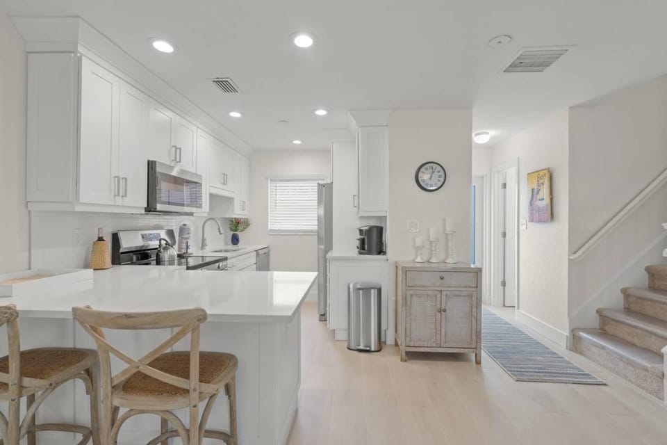 Jamaica Royale Townhome #3 - Steps To Pool & Beach House in Siesta Beach