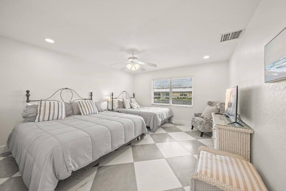 Jamaica Royale Beach Villa House in Siesta Beach
