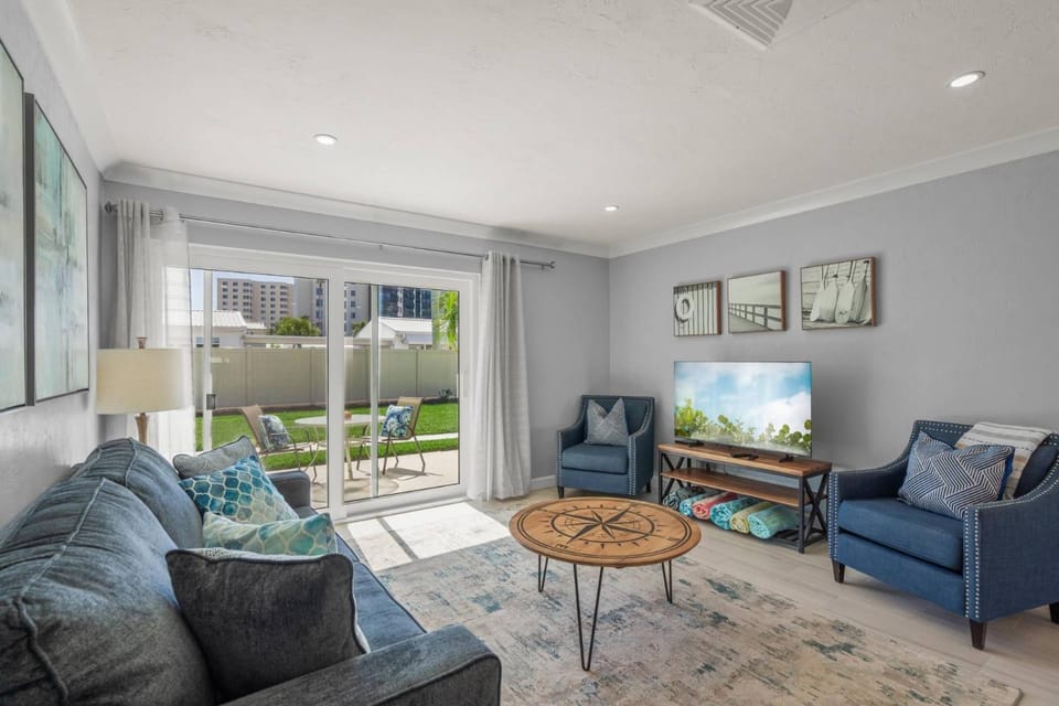 Jamaica Royale Beach Waves House in Siesta Beach