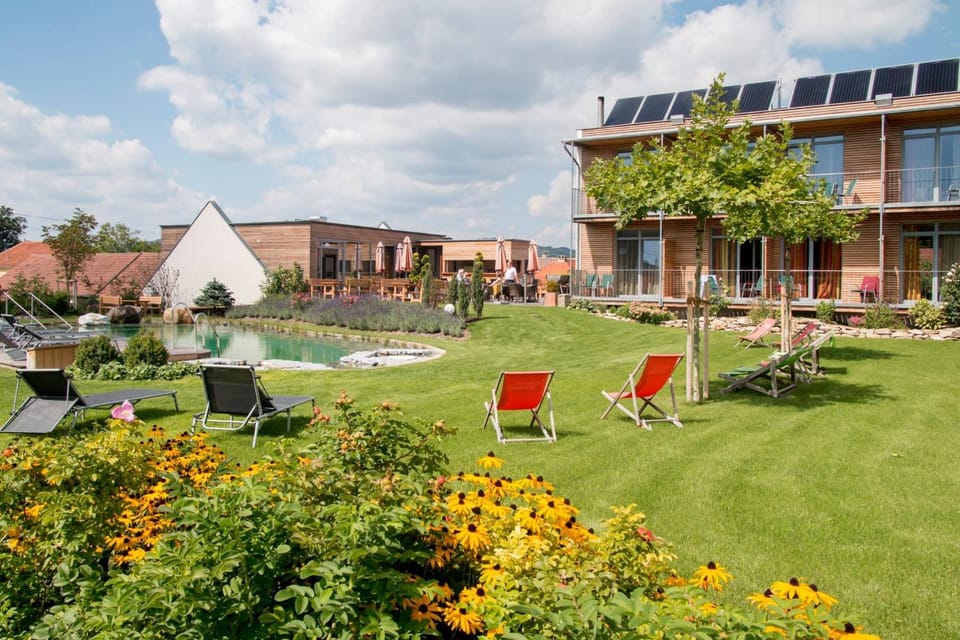 Property building, On site, Garden view, Garden view, Pool view, Pool view