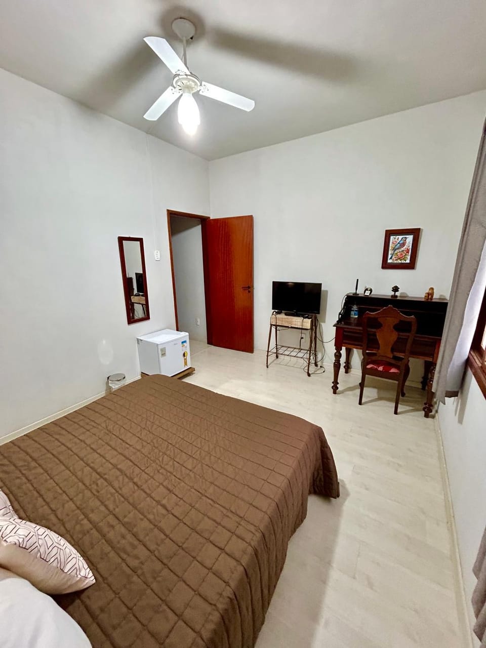 TV and multimedia, Photo of the whole room, minibar