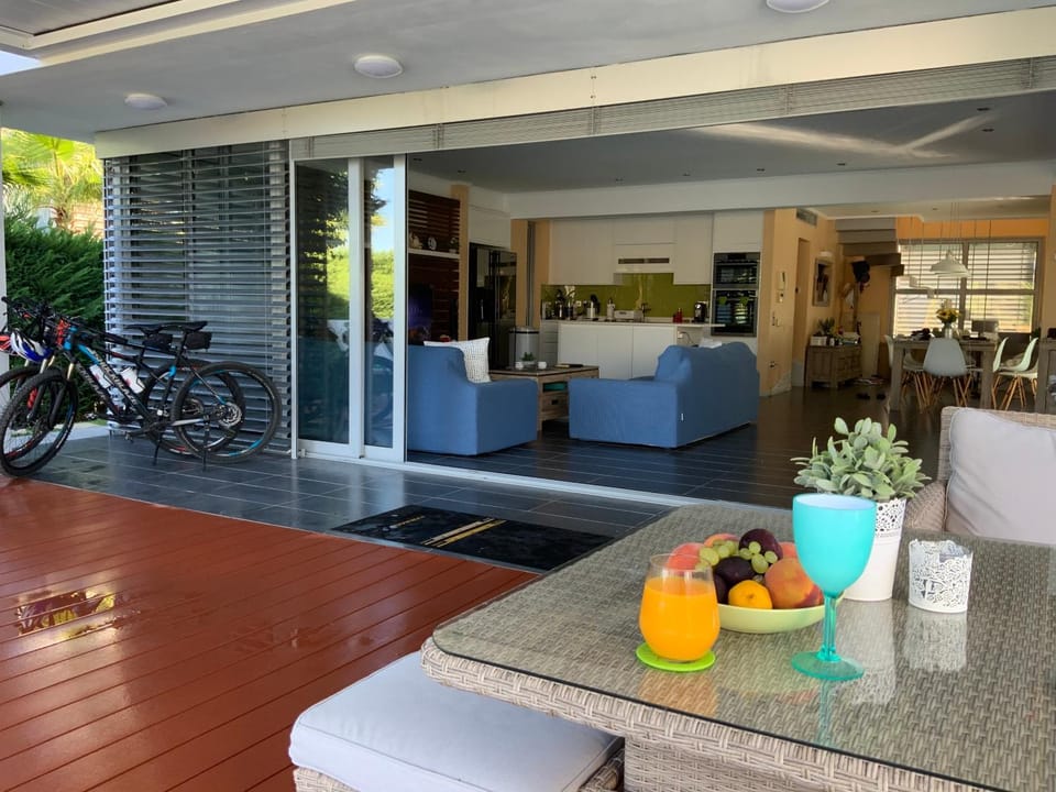 Property building, Food and drinks, Breakfast