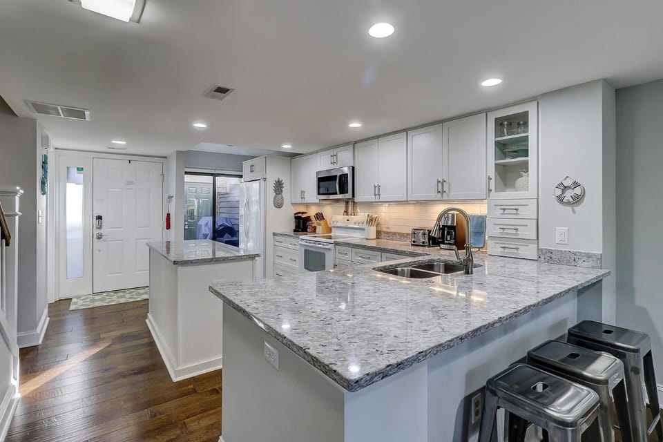 Sleeps 8 King Double & Bunk Bed Foldout Bikes & Beach Gear included House in Hilton Head Island