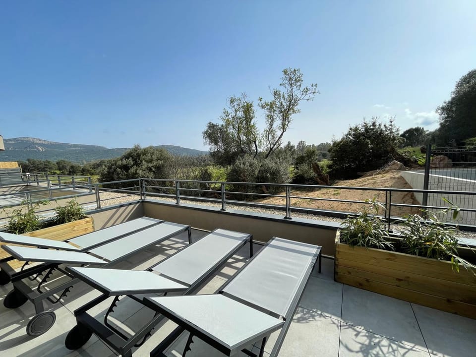 Property building, Balcony/Terrace