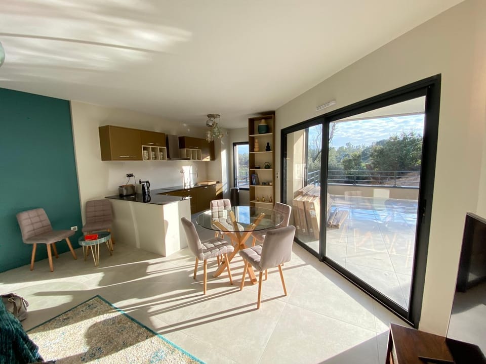 Living room, Seating area, Dining area