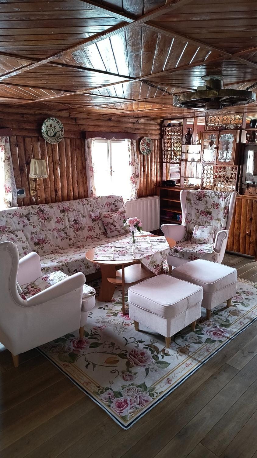 Living room, Seating area