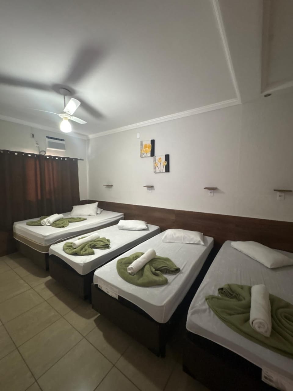 Pousada Quarto Suíte Famíliar com ar,frigobar, wi fi e garagem Vacation rental in State of São Paulo