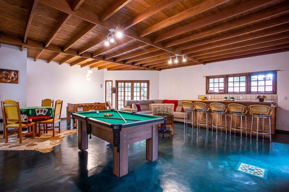 Billiard, Game Room