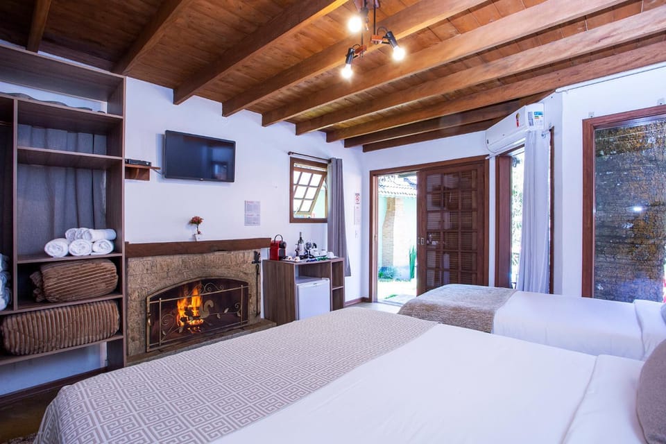 Bed, TV and multimedia, Photo of the whole room, Bedroom, flat iron