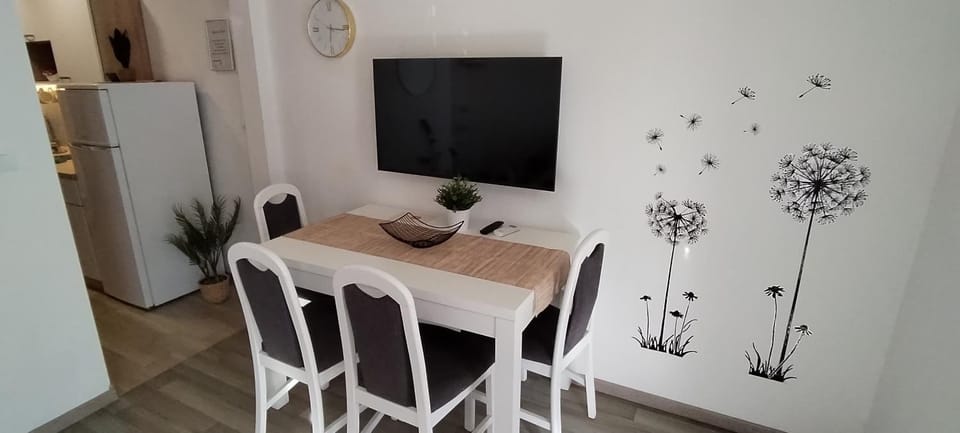 Communal lounge/ TV room, Dining area