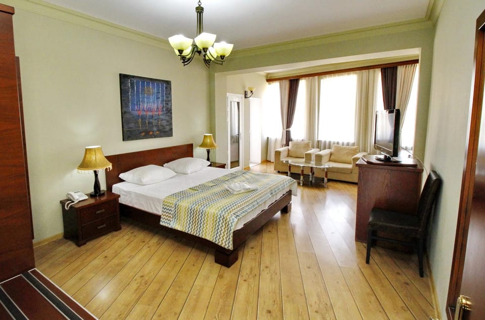 Day, Photo of the whole room