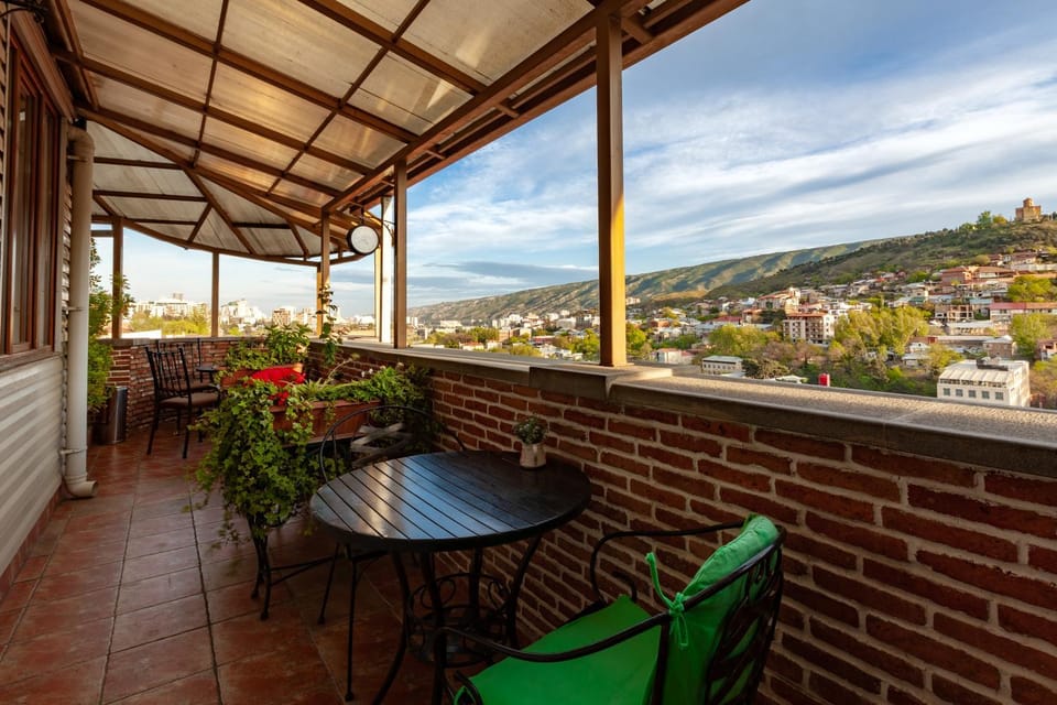 Restaurant/places to eat, Balcony/Terrace