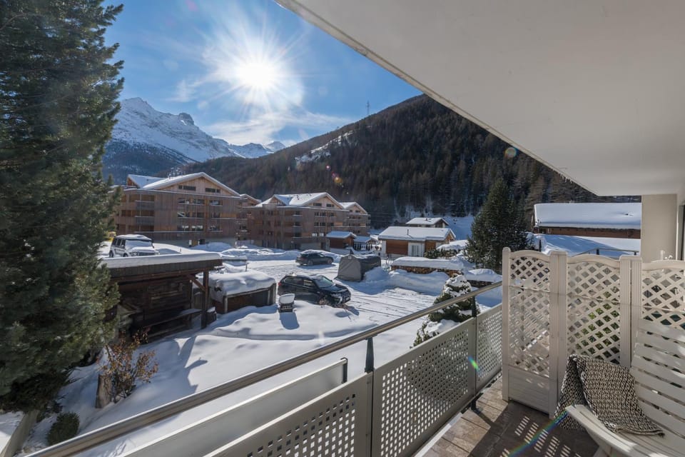 Balcony/Terrace, Mountain view