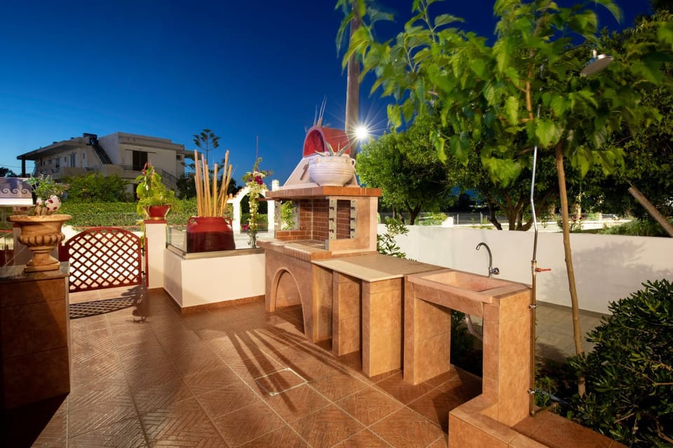 Patio, BBQ facilities