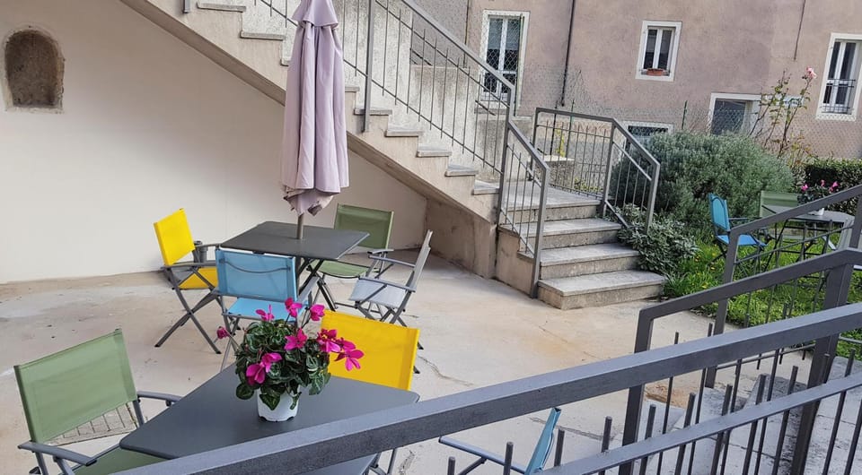 Patio, Facade/entrance