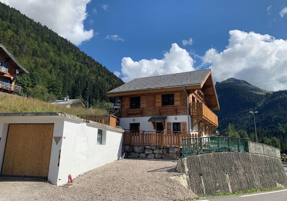 Property building, Facade/entrance, Skiing, Cycling, Mountain view, River view
