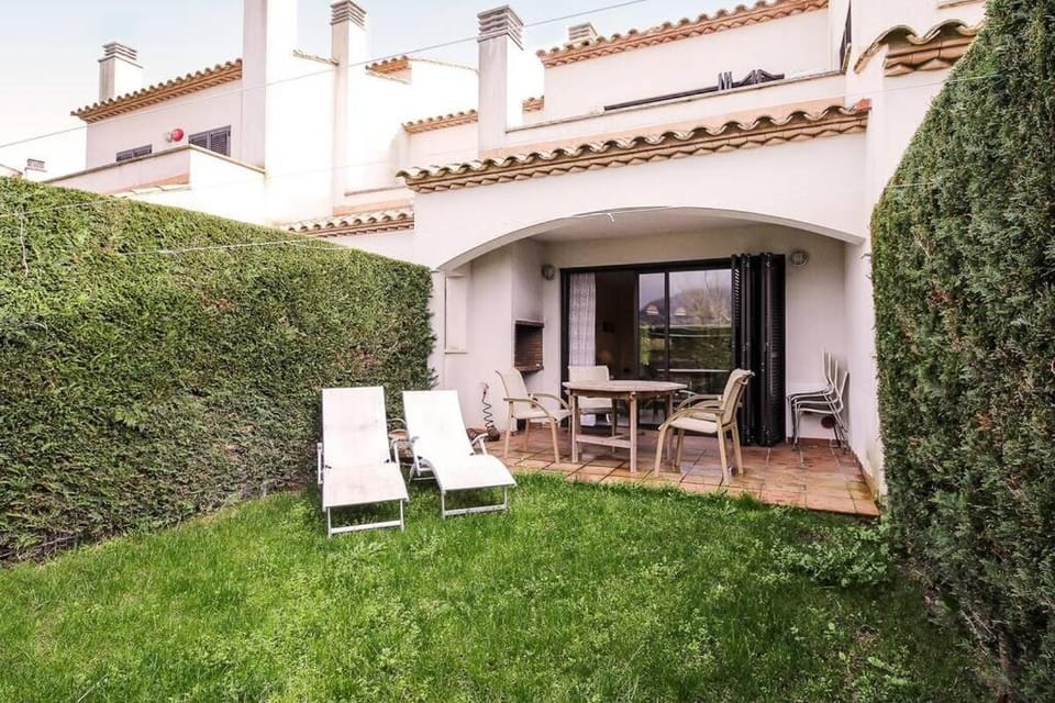 Sistachrentals Casa La Pletera 374 con jardin privado y piscina comunitaria House in Baix Empordà