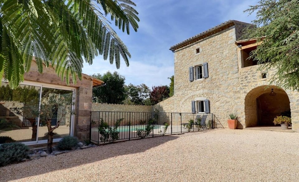 Property building, Swimming pool, Parking