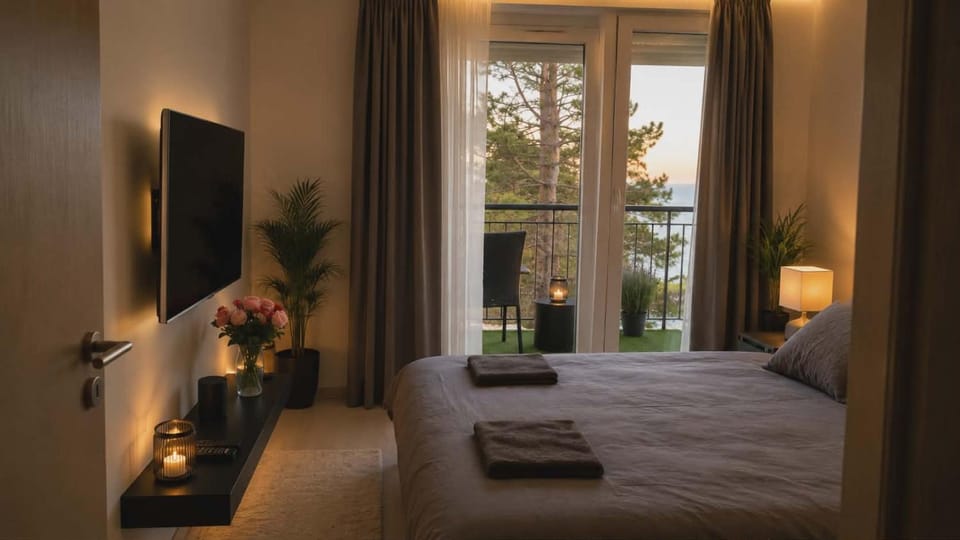 Bedroom, Lake view