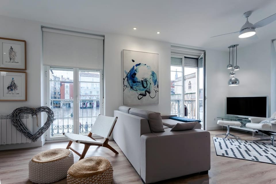 TV and multimedia, Living room, Seating area, fireplace