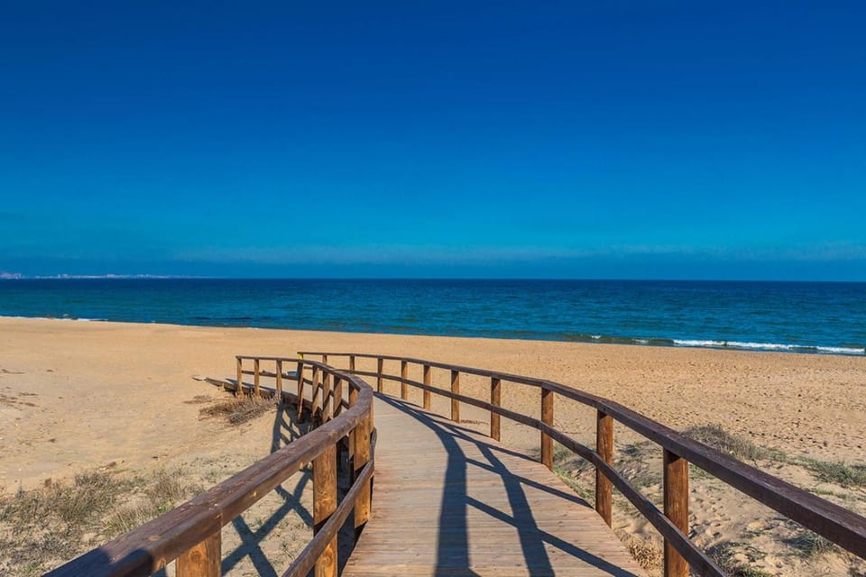 Nearby landmark, Neighbourhood, Beach