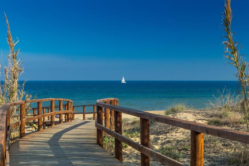 Property building, Nearby landmark, Neighbourhood, Beach
