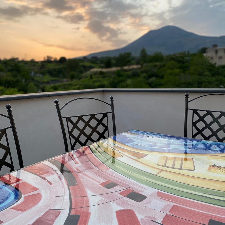 Nearby landmark, Balcony/Terrace, Mountain view