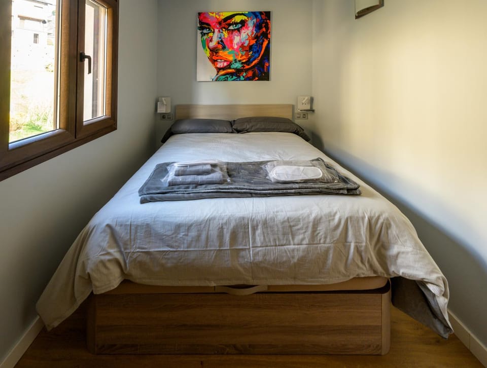 Apartamento frente telecabina Vallnord - Bike park 641 Cabin in AD400 La Massana, Andorra