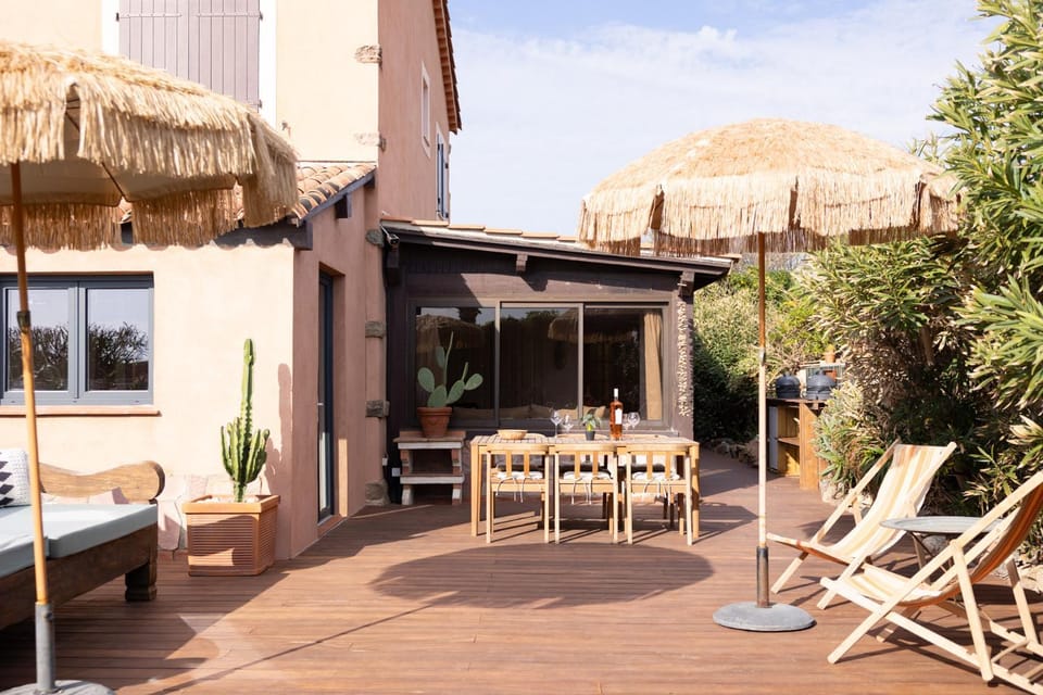 Property building, Garden, Balcony/Terrace