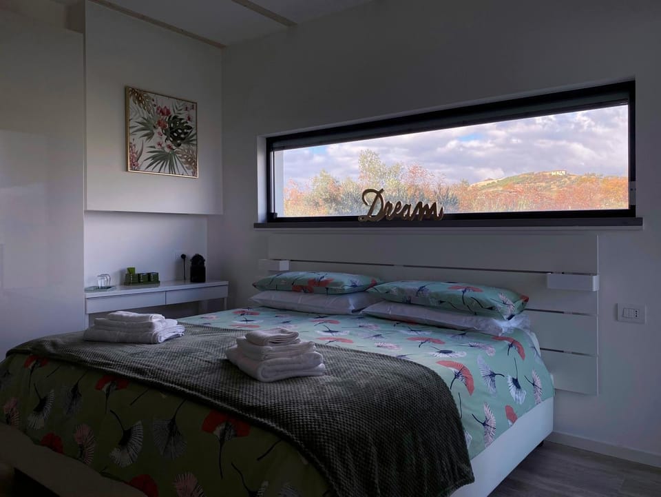 Bed, Coffee/tea facilities, Bedroom, Garden view