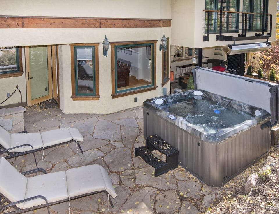 Hot Tub, sunbed