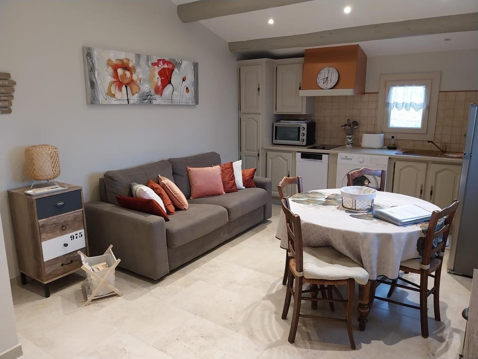 Kitchen or kitchenette, Living room, Dining area