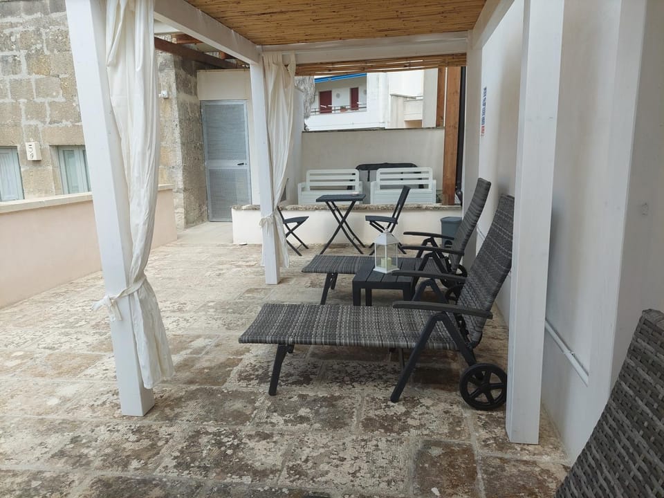 Patio, Day, Balcony/Terrace
