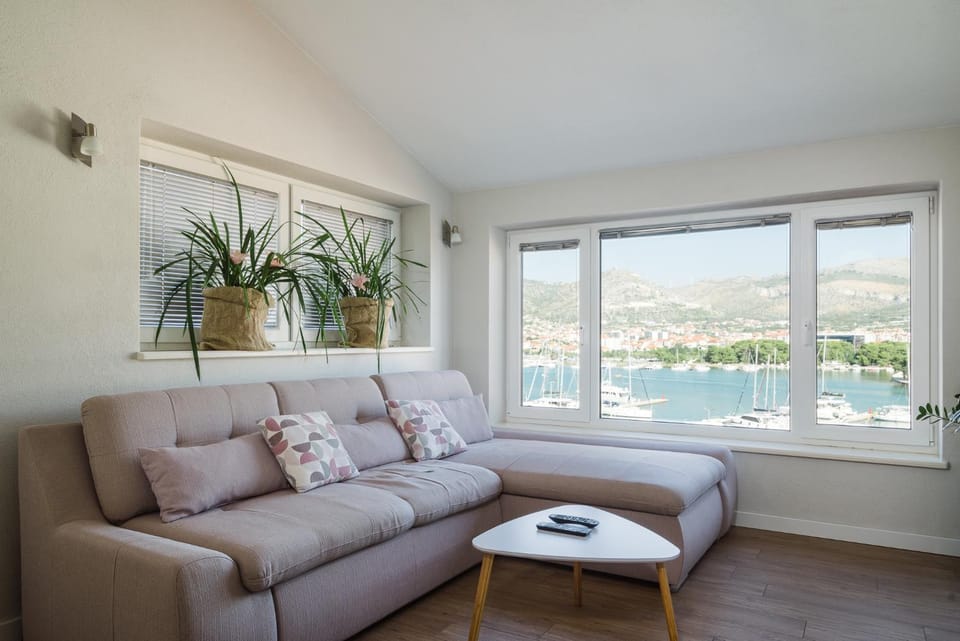 Natural landscape, View (from property/room), Living room