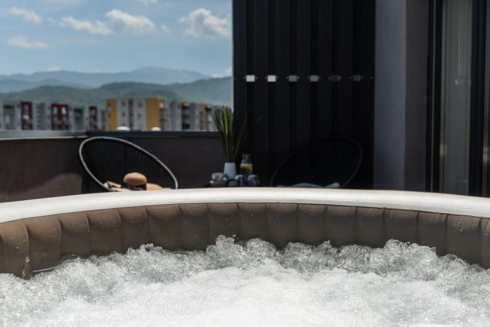 Skylark - Manhattan Penthouse with Jacuzzi & Panoramic View Apartment in Brasov