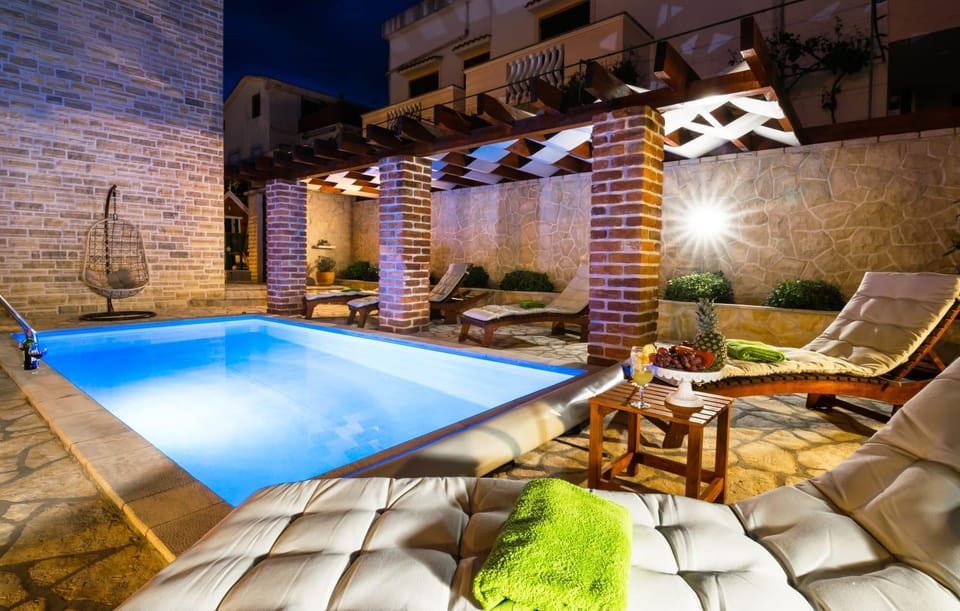 Swimming pool, Location, children, Family