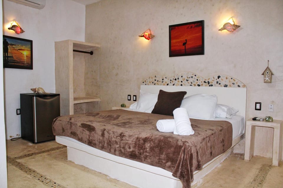 Bed, Photo of the whole room, Bedroom, air conditioner