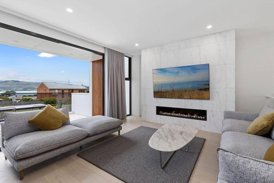 luxurious 4 Bedroom Ocean View Holiday House House in Apollo Bay