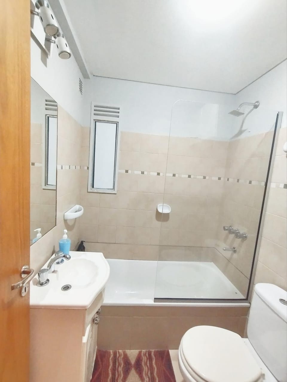 Shower, Toilet, Bathroom, Bath, bidet, towels