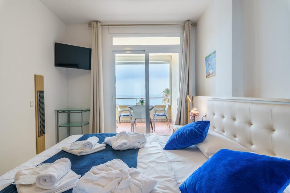 Bed, Bedroom, Sea view